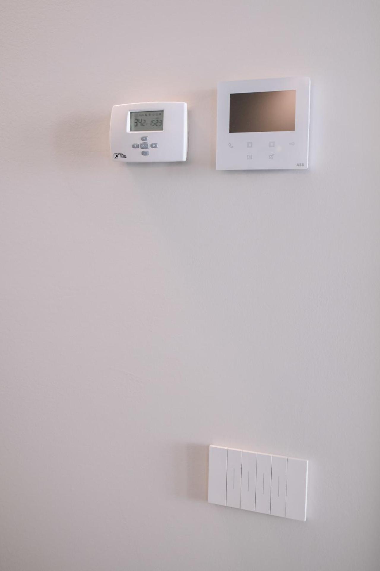 Elegant Beige Apartment - 5 Minutes From The Lake コモ エクステリア 写真