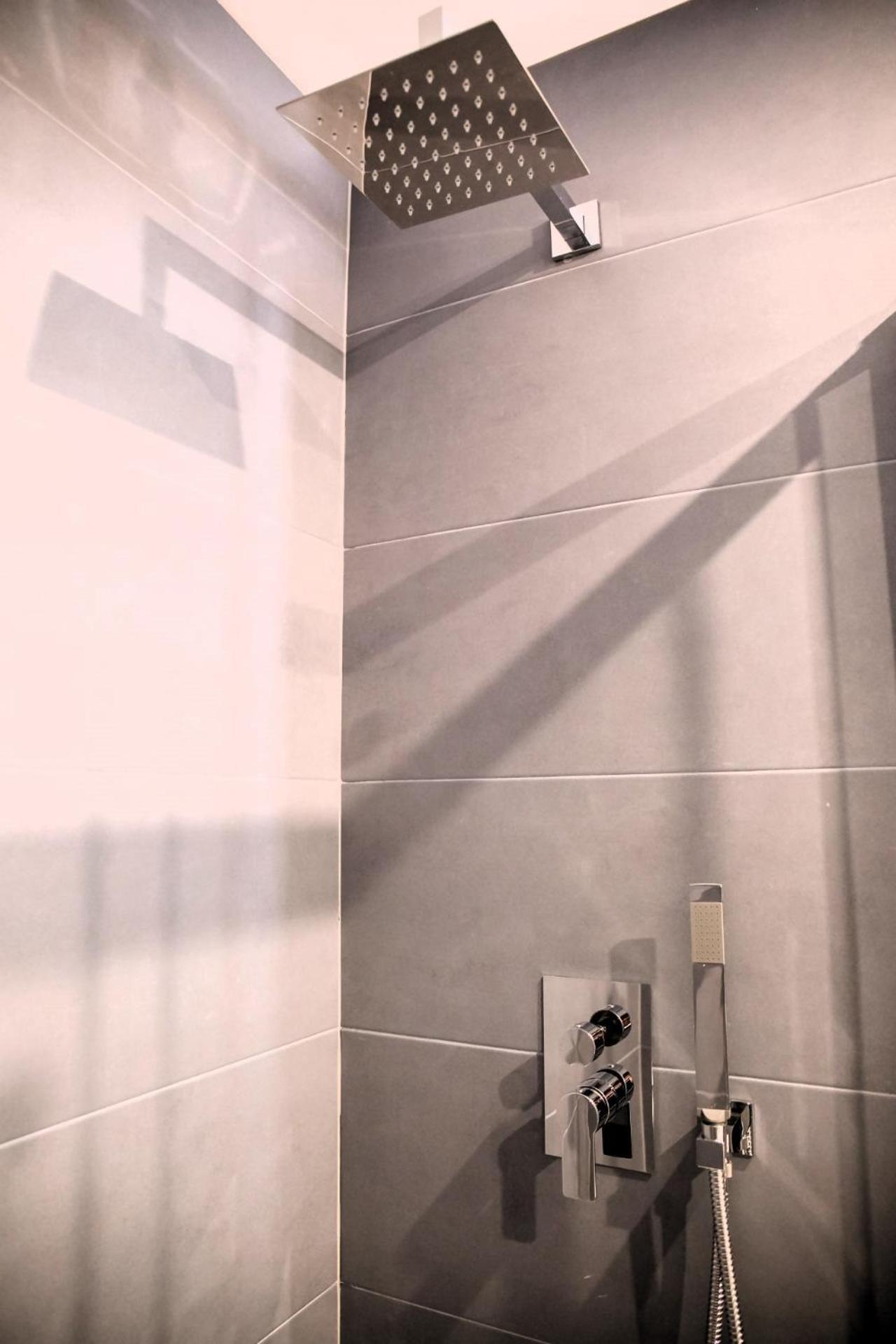 Elegant Beige Apartment - 5 Minutes From The Lake コモ エクステリア 写真