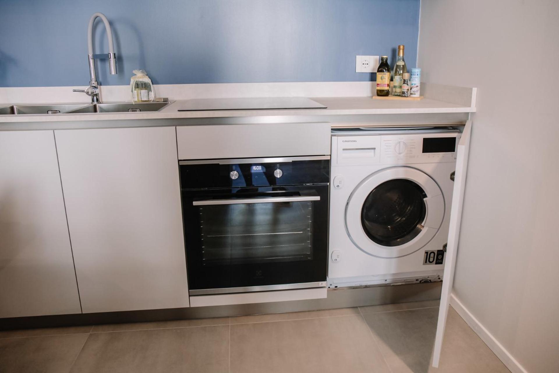 Elegant Beige Apartment - 5 Minutes From The Lake コモ エクステリア 写真