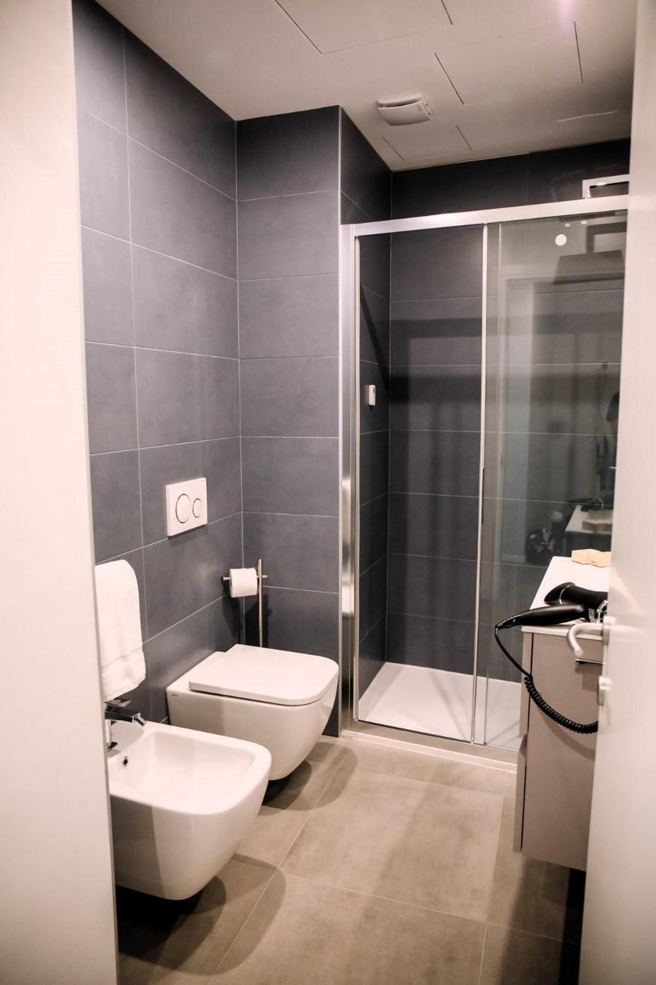 Elegant Beige Apartment - 5 Minutes From The Lake コモ エクステリア 写真