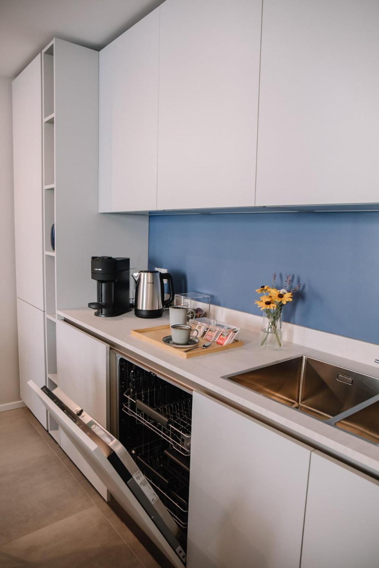 Elegant Beige Apartment - 5 Minutes From The Lake コモ エクステリア 写真